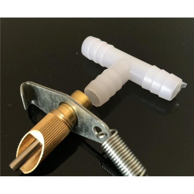 Ніпельна поїлка для кроликів (під шланг 8 мм)